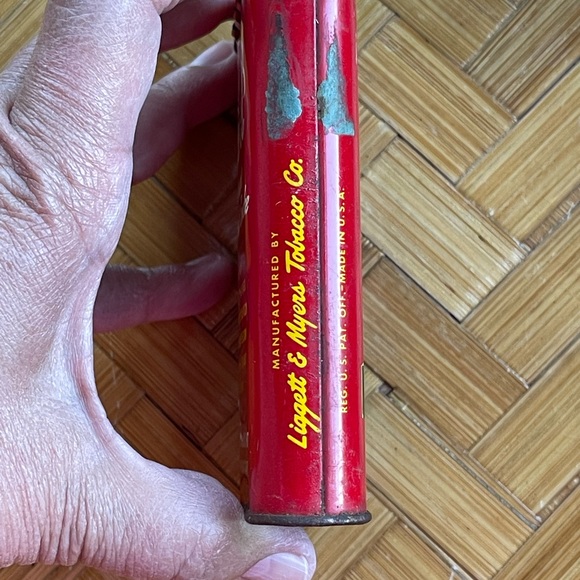 Vintage Velvet tobacco tin/stash box - Picture 3 of 14